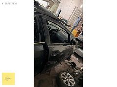 CORSA D SAĞ ÖN KAPI ÇITIR HASARLI
