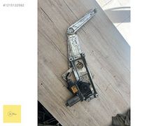 OPEL TİGRA SOL ÖN CAM KRİKOSU ÇIKMA