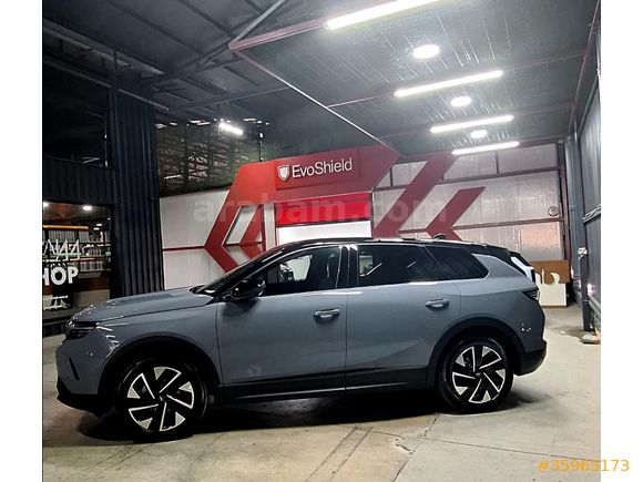 Opel Grandland 1.2 Hybrid GS Teknoloji pk. 2025 Model Komple PPF Kapli, ön camlar filmli, jiletinleri ustunde