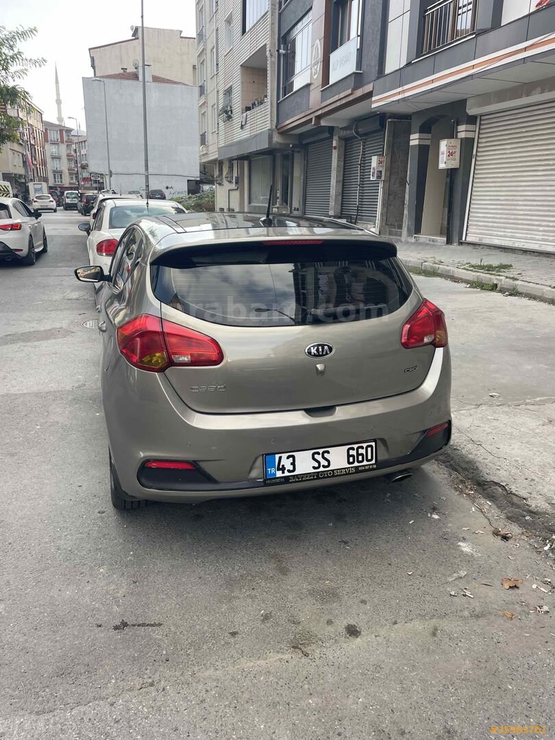 Sahibinden Kia Ceed 1.6 CRDi Premium 2013 Model İstanbul 300.000 km Altın 3