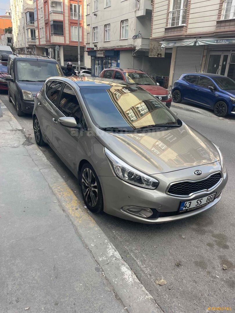 Sahibinden Kia Ceed 1.6 CRDi Premium 2013 Model İstanbul 300.000 km Altın 1