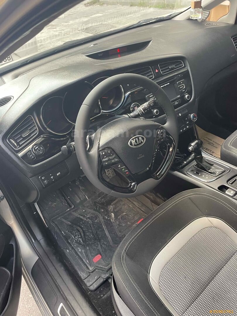 Sahibinden Kia Ceed 1.6 CRDi Premium 2013 Model İstanbul 300.000 km Altın 5