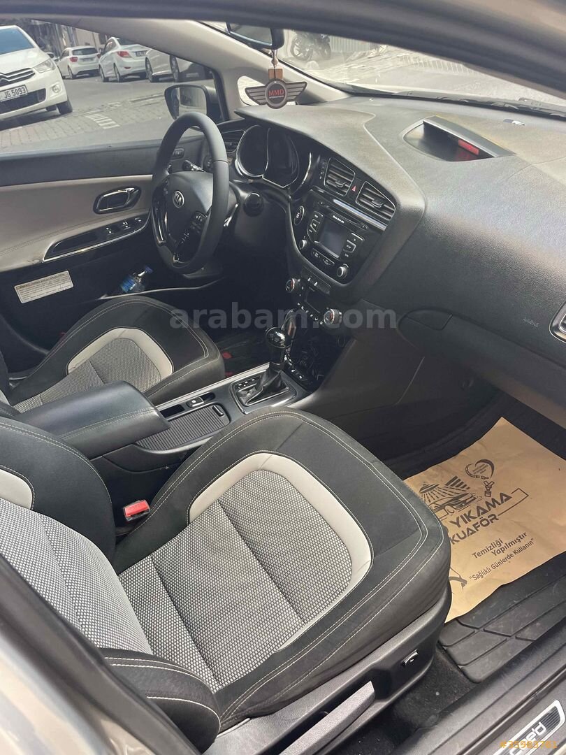 Sahibinden Kia Ceed 1.6 CRDi Premium 2013 Model İstanbul 300.000 km Altın 4