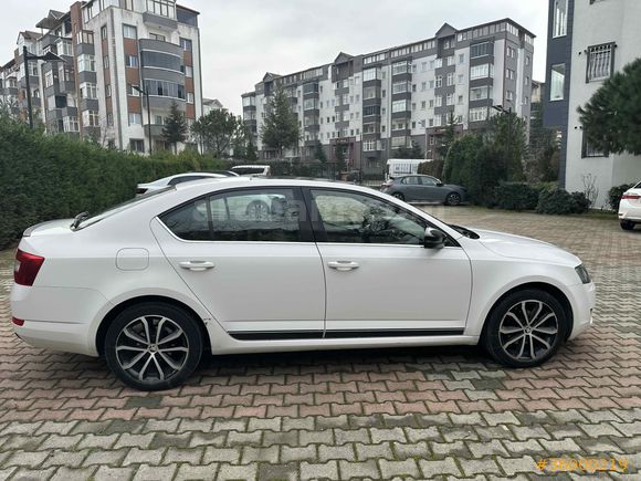 SKODA OCTAVİA STYLE 1.6 TDI 110 PS DSG PANORAMİK SUNROOF