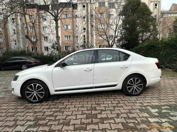 SKODA OCTAVİA STYLE 1.6 TDI 110 PS DSG PANORAMİK SUNROOF