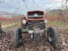 Galeriden Massey Ferguson 135  çift 08 blok orjinal  hiçbir yerinde boya yok sıfır revizyonlu komple full+full  düz dingil ilk elden . İÇEL