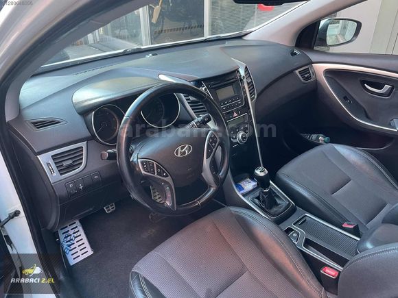 ARABACI 2.ELDEN HYUNDAİ İ30 ELİTE CAM TAVAN EMSALSİZ