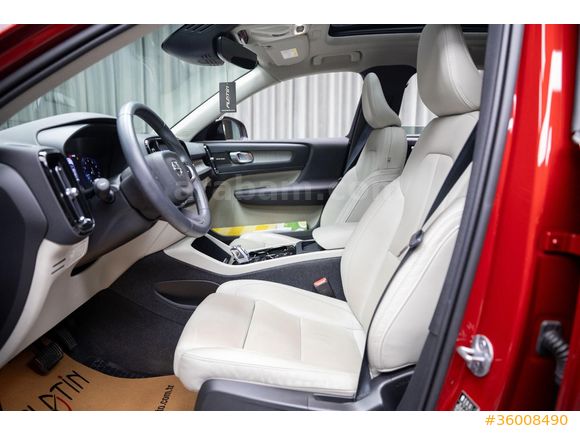 2023 VOLVO XC40 1.5 T2 PLUS DARK