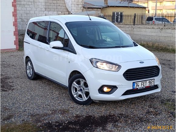 Galeriden Ford Tourneo Courier 1.5 TDCi Delux 2022 Model Van