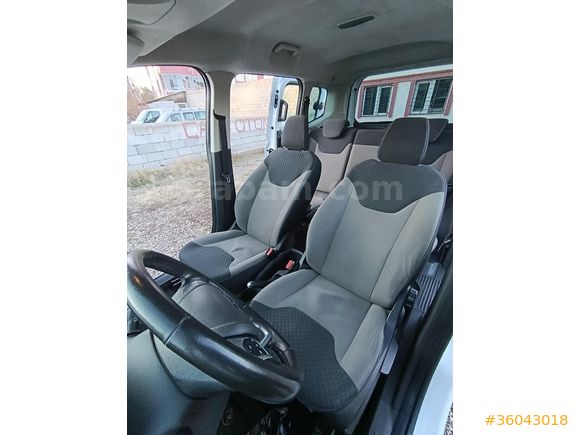 Galeriden Ford Tourneo Courier 1.5 TDCi Delux 2022 Model Van