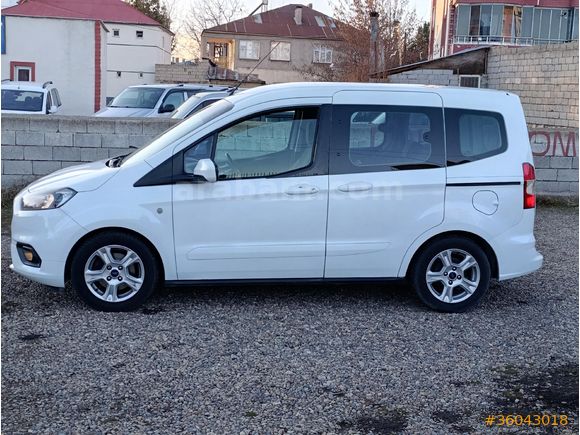 Galeriden Ford Tourneo Courier 1.5 TDCi Delux 2022 Model Van