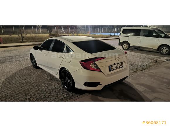 Polis Memurundan içinde sigara içilmemiş Honda Civic 1.6 i-VTEC ECO Elegance 2018 Model