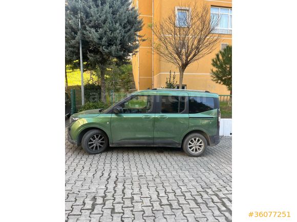 Sahibinden Ford Tourneo Courier 1.5 Titanyum 2024 Model  2.000 km Yeşil (metalik)