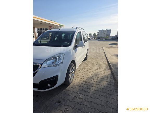HATASIZ BOYASIZ SIFIR AYARINDA EN  FULL PAKET  1.6 HDI Allure 2017 Model 2018 çıkışlı