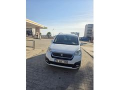 HATASIZ BOYASIZ SIFIR AYARINDA EN  FULL PAKET  1.6 HDI Allure 2017 Model 2018 çıkışlı
