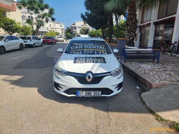 DELUXE OTOMOTİV'DEN 2025 MEGANE - 1.3 TCE OTOMATİK