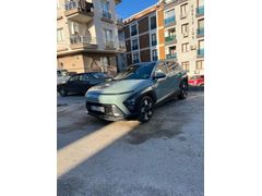 Sahibinden Hyundai Kona 1.0 T-GDI Elite 2023 Model lansman rengi miraj yeşili çok dolu bir araç özelliklerini saymakla bitmez