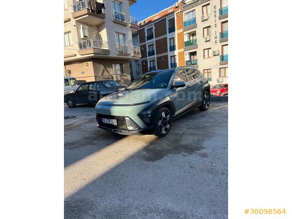 Sahibinden Hyundai Kona 1.0 T-GDI Elite 2023 Model lansman rengi miraj yeşili çok dolu bir araç özelliklerini saymakla bitmez