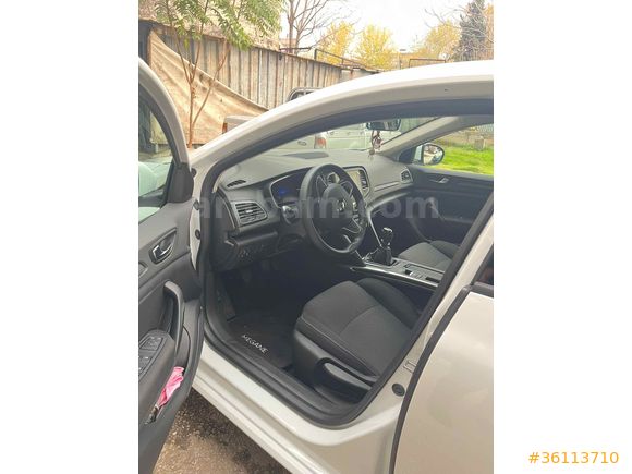 Sahibinden Renault Megane 1.3 TCe Touch 2025 Model 