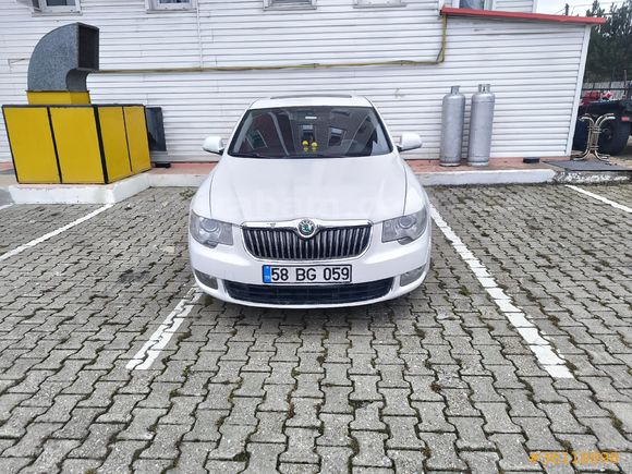 Sahibinden Skoda SuperB 2.0 TDI Elegance 2012 Model