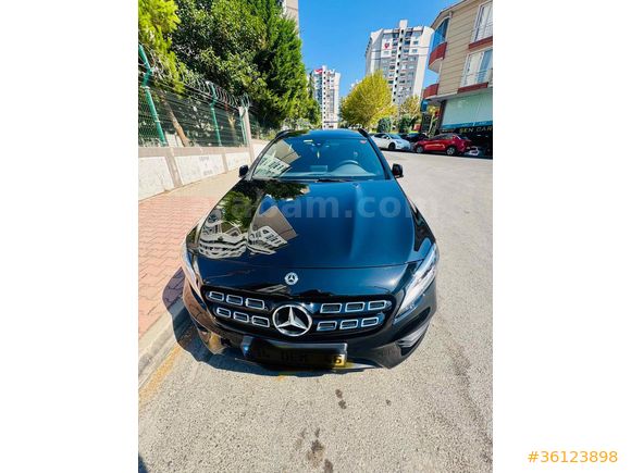 Sahibinden Kusursuz Orjinal Mercedes - Benz GLA 200  2019 Model Night Edition Siyah Tam Otomatik