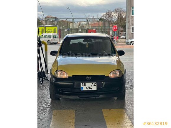 EMSALSİZ KONDİSYONDA CORSA B KILİMALI 