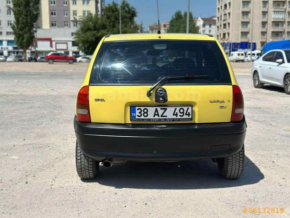 EMSALSİZ KONDİSYONDA CORSA B KILİMALI 