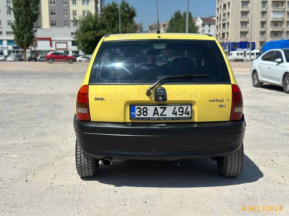 EMSALSİZ KONDİSYONDA CORSA B KILİMALI 