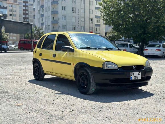 EMSALSİZ KONDİSYONDA CORSA B KILİMALI 