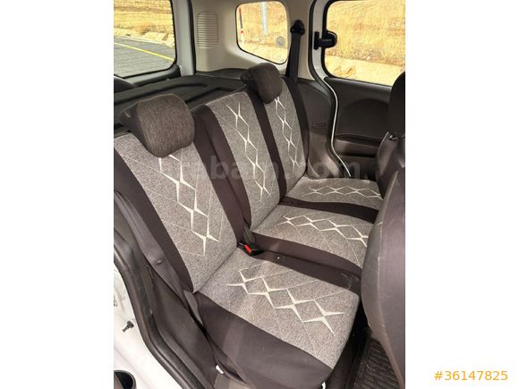 Sahibinden Ford Tourneo Courier 1.6 TDCi Titanium Plus 2015 Model