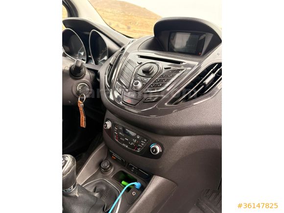Sahibinden Ford Tourneo Courier 1.6 TDCi Titanium Plus 2015 Model