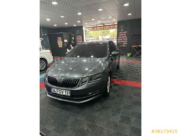 2017 SKODA OCTAVİA 1.6 TDI STYLE CR DSG
7 İLERİ OTOMATİK DİZEL 
115 HP KM:205.000