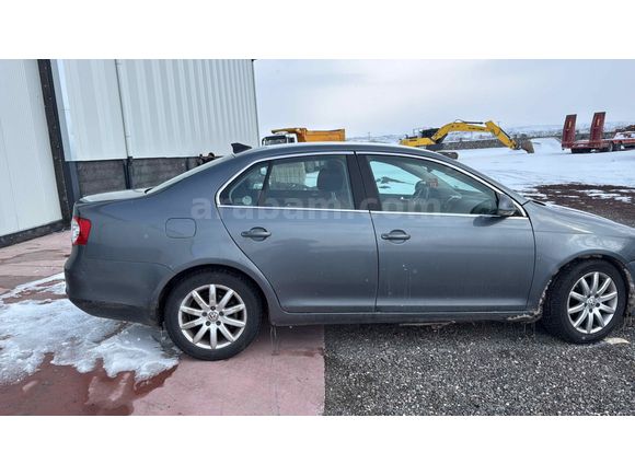 Sahibinden Volkswagen Jetta 1.6 Midline 2007 Model ağır hasarlı