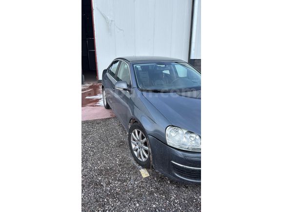 Sahibinden Volkswagen Jetta 1.6 Midline 2007 Model ağır hasarlı