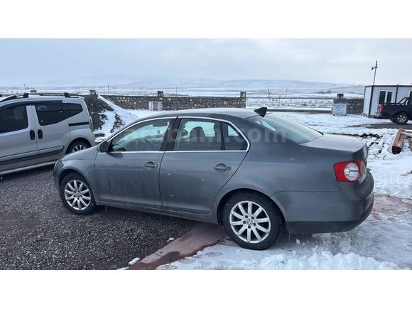 Sahibinden Volkswagen Jetta 1.6 Midline 2007 Model ağır hasarlı