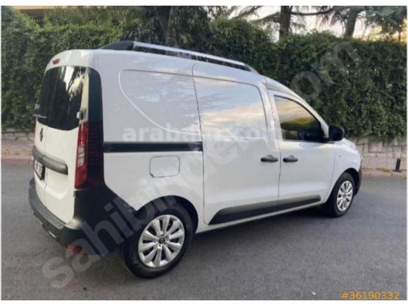 Sahibinden Renault Express 1.5 BlueDCI Joy 2023 Model hatasız boyasız garantisi devam etmektedir.lastikler sıfırdır