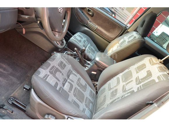 2004 1.6 OTOMATİK 3 KAPI