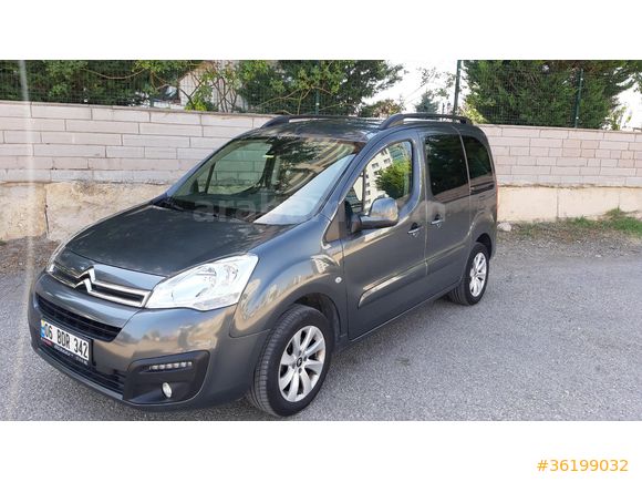 134.500 km.2018 çıkışlı İlk Sahibinden,Servis bakımlı. Alman  Çeki demirli,Citroen Berlingo 1.6 HDi Multispace 2017 Model MİLAS-MUĞLA