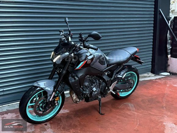 CEYLAN MOTORS'DAN 2022 MODEL MT09 QUİCKSHİFTER HATASIZ BOYASIZ