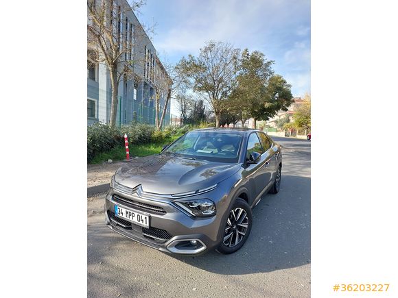 2024 CITROEN C4 X 1.2 SHINE, TERTEMİZ SIFIR AYARINDA GARAJ ARABASI..