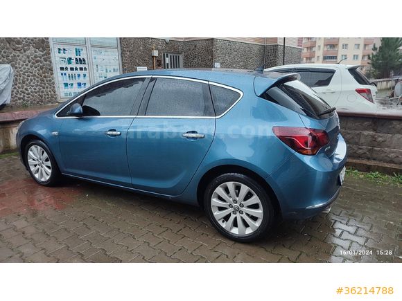 Öğretmenden Opel Astra 1.4 T Cosmo 2012 Model
