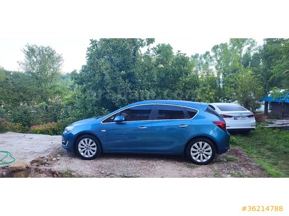 Öğretmenden Opel Astra 1.4 T Cosmo 2012 Model