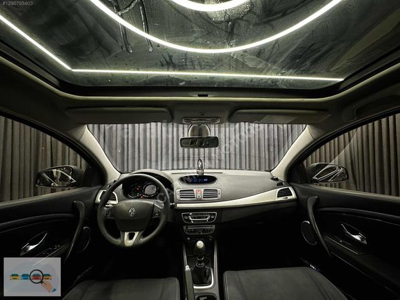 2012 RENAULT MEGANE CAM TAVAN TEMİZ ARAÇ