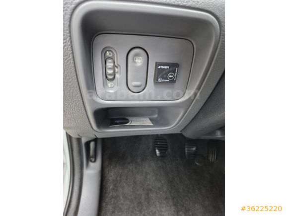 Sahibinden Renault Clio 1.4 RNA 2000 Model