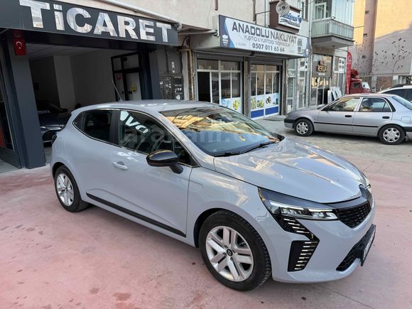 Sıfır ayarında Renault Clio 1.0 TCe Evolution 2025 Model Ankara