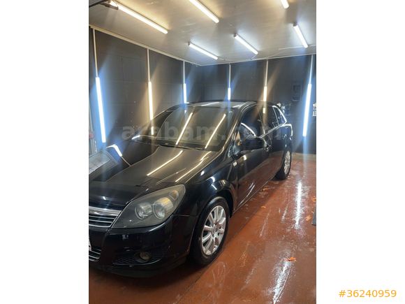 Sahibinden Opel Astra 1.6 Essentia 2011 Model  195000 km Siyah