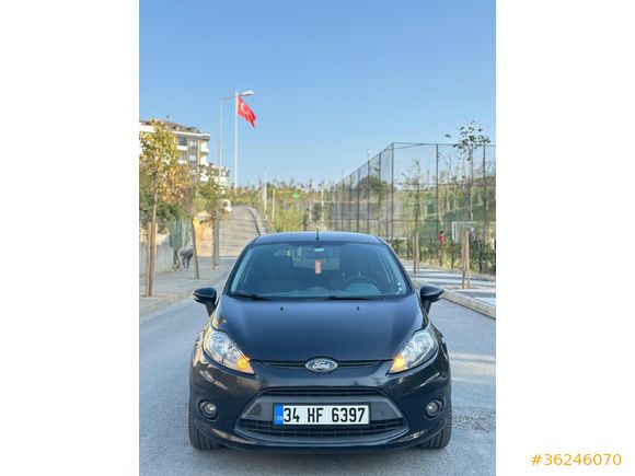ACİLL Sahibinden Ford Fiesta 1.25 My 2011 Model  139.000 km Siyah