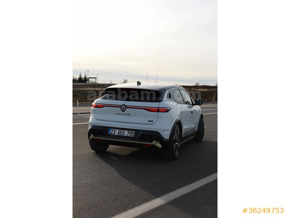 Sahibinden Nokta Hatasız Renault Megane E-Tech Iconic 2024 çıkışlı 2023 Model 
