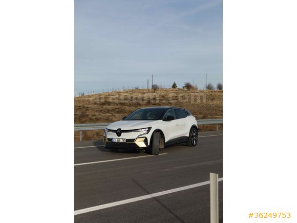 Sahibinden Nokta Hatasız Renault Megane E-Tech Iconic 2024 çıkışlı 2023 Model 