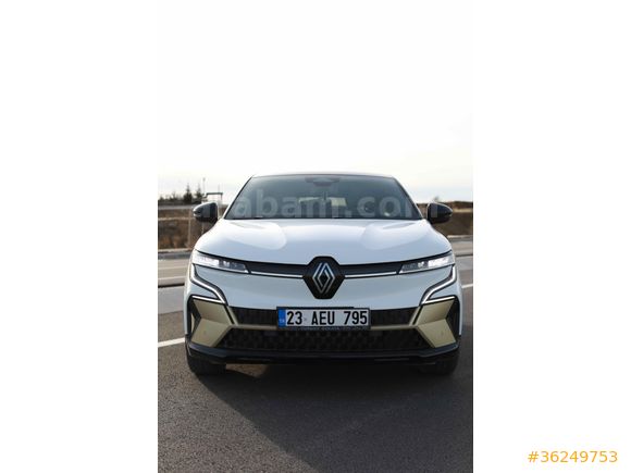 Sahibinden Nokta Hatasız Renault Megane E-Tech Iconic 2024 çıkışlı 2023 Model 